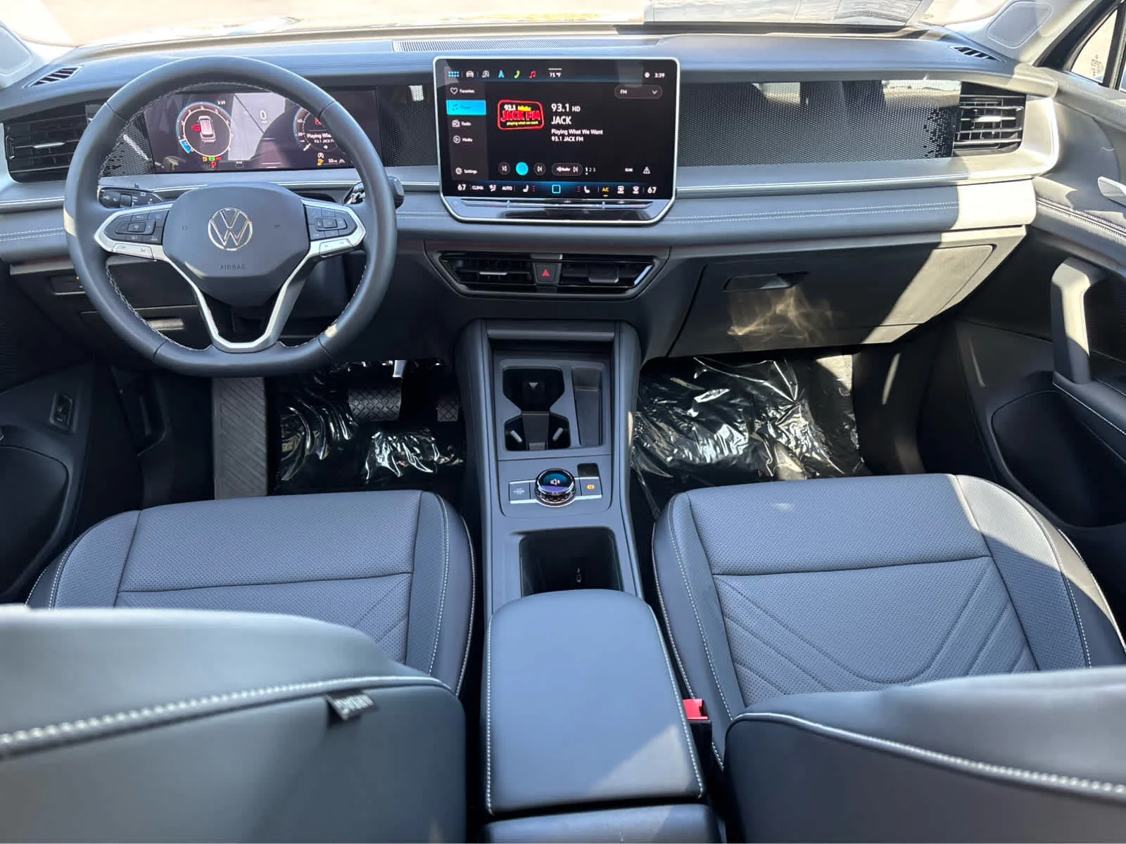New 2026 DEEP BLACK Volkswagen SE image 21