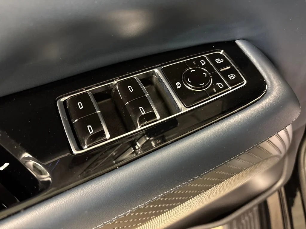 2025 Cadillac Escalade IQ Luxury 2 - Photo 23