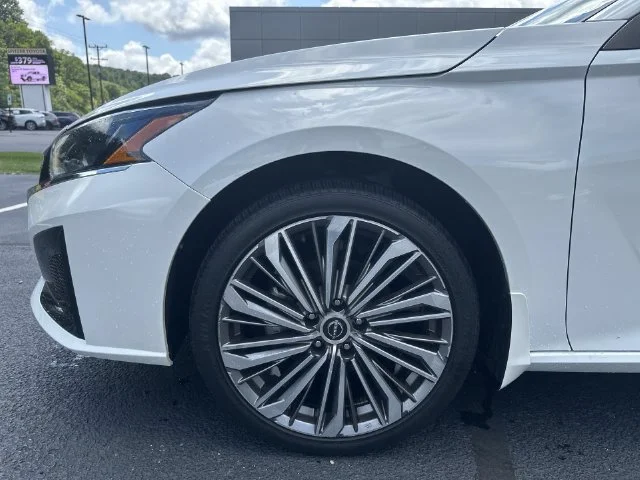 Used 2023 White Nissan 2.5 SL image 22