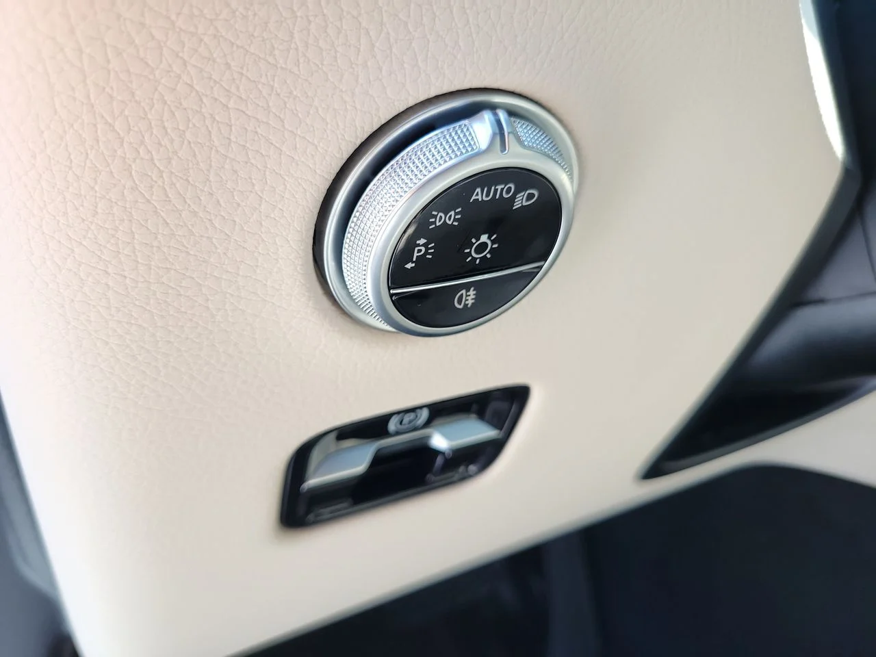 New 2026 Cirrus Silver Metallic Mercedes-Benz GLC 300 image 24