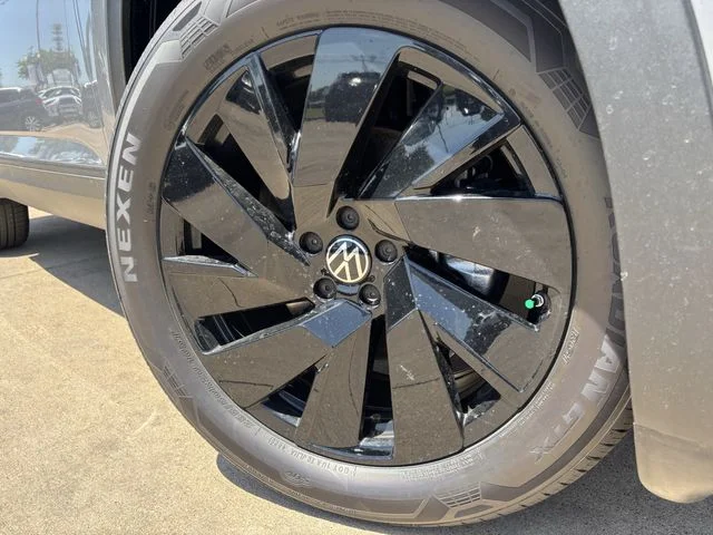 New 2026 Silver Volkswagen 2.0T SE w/Technology image 7
