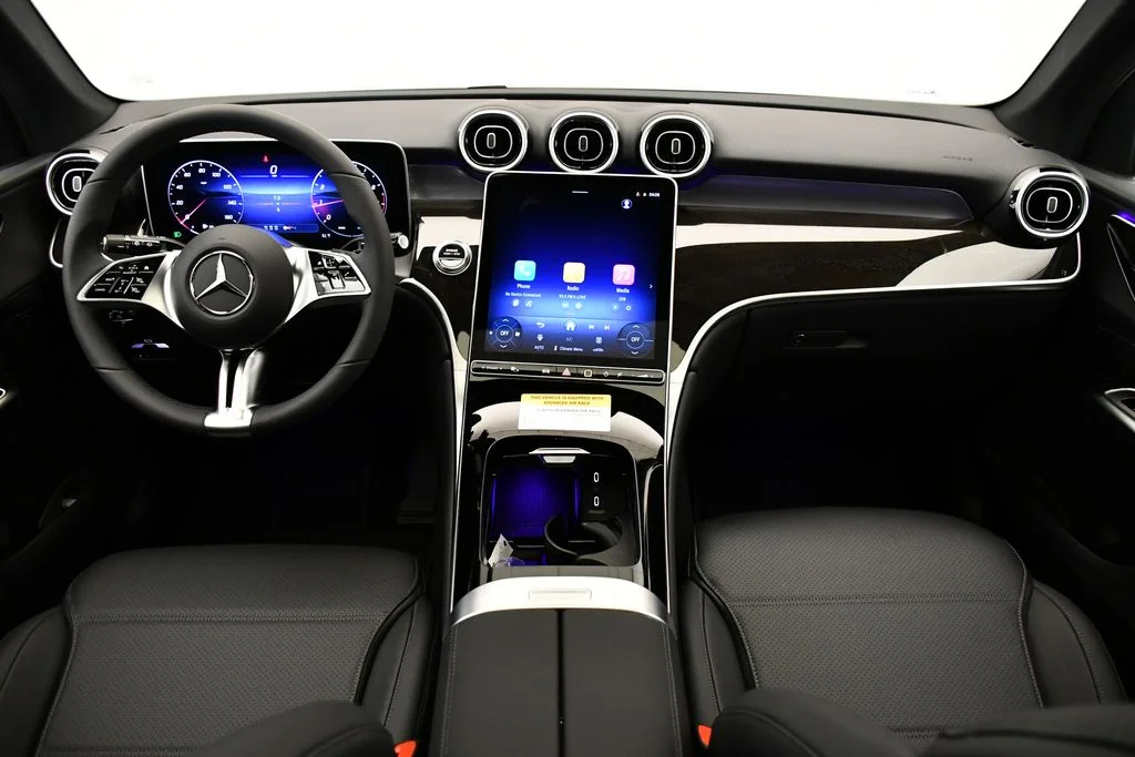 New 2026 Polar White Mercedes-Benz GLC 300 image 20