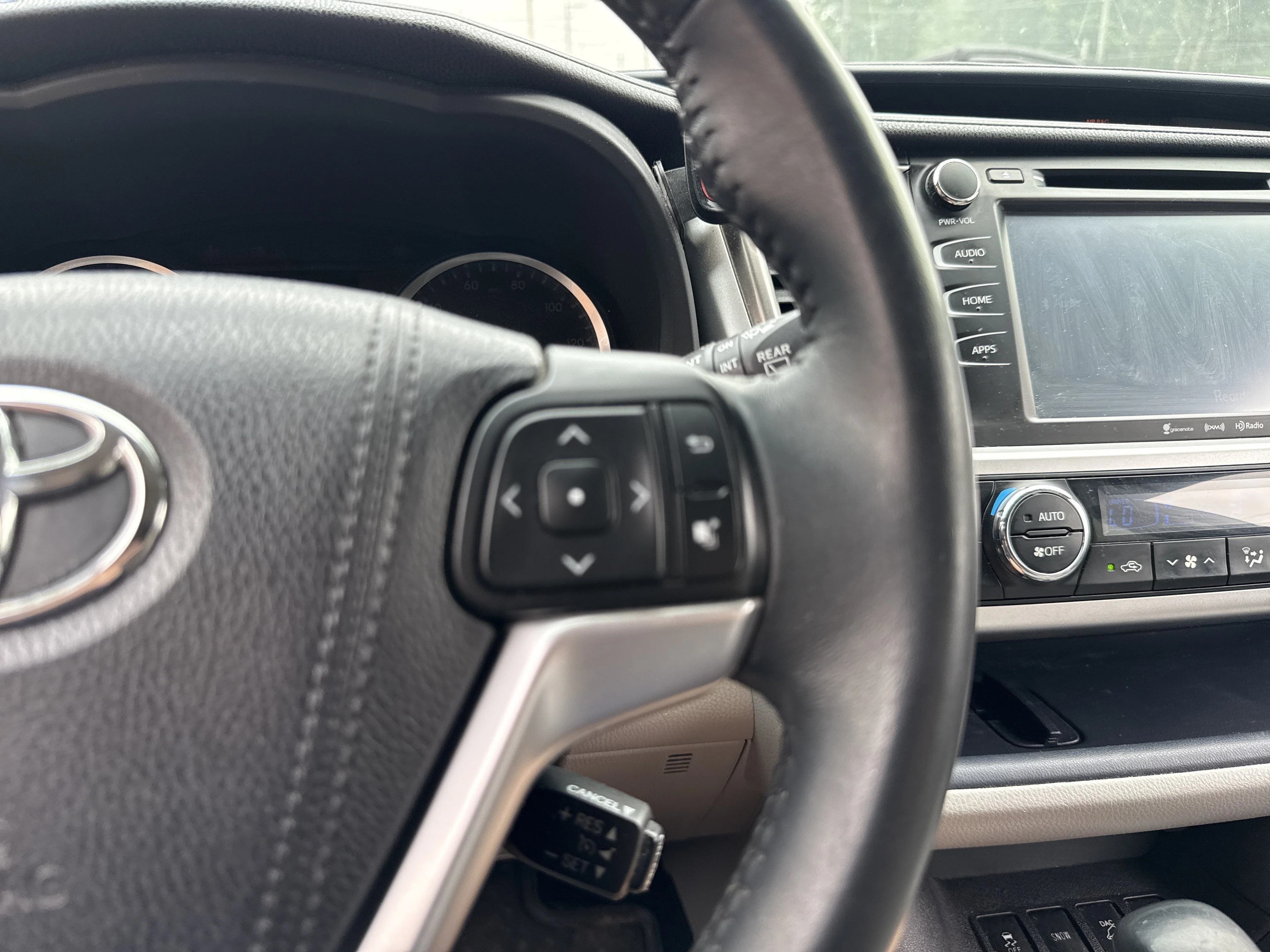 Used 2016 Blizzard Pearl Toyota XLE image 3