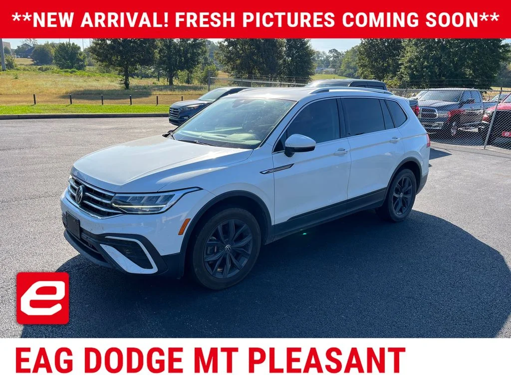Used 2024  Volkswagen 2.0T SE image 2