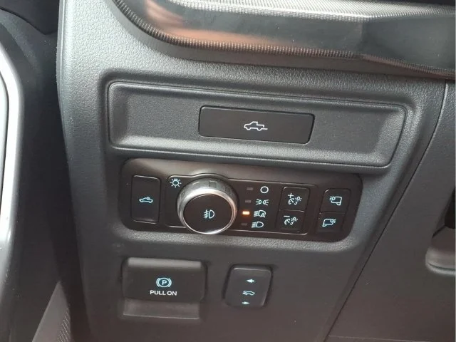 New 2026 Oxford White Ford XLT image 26