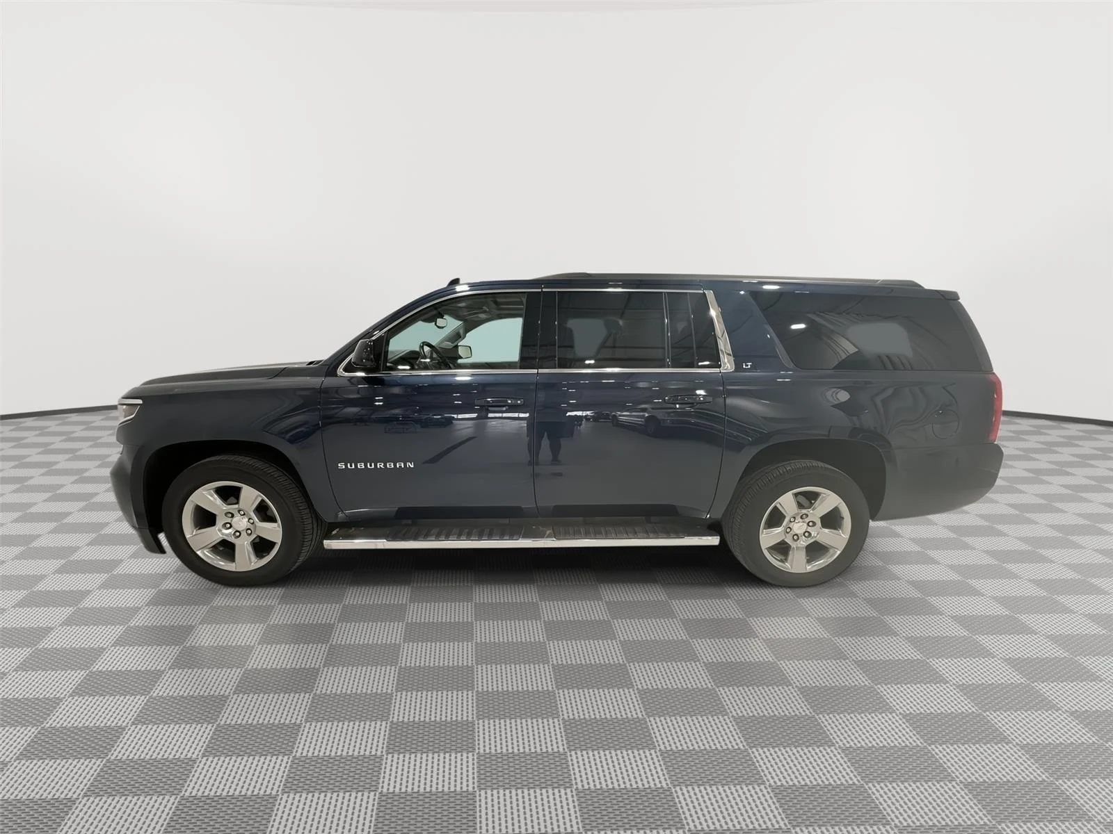 Used 2019 Chevrolet Suburban LT with VIN 1GNSKHKC7KR286735 for sale in Alexandria, Minnesota