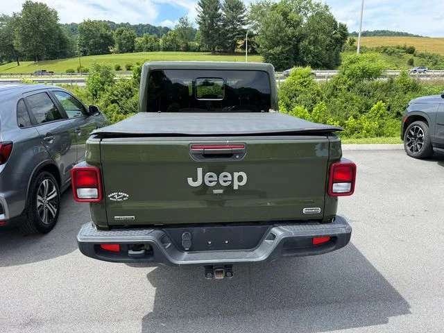 Used 2022 Green Jeep Overland image 16