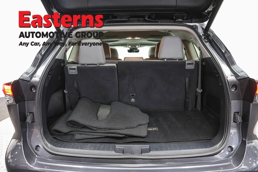 Used 2022 Gray Toyota XLE image 9