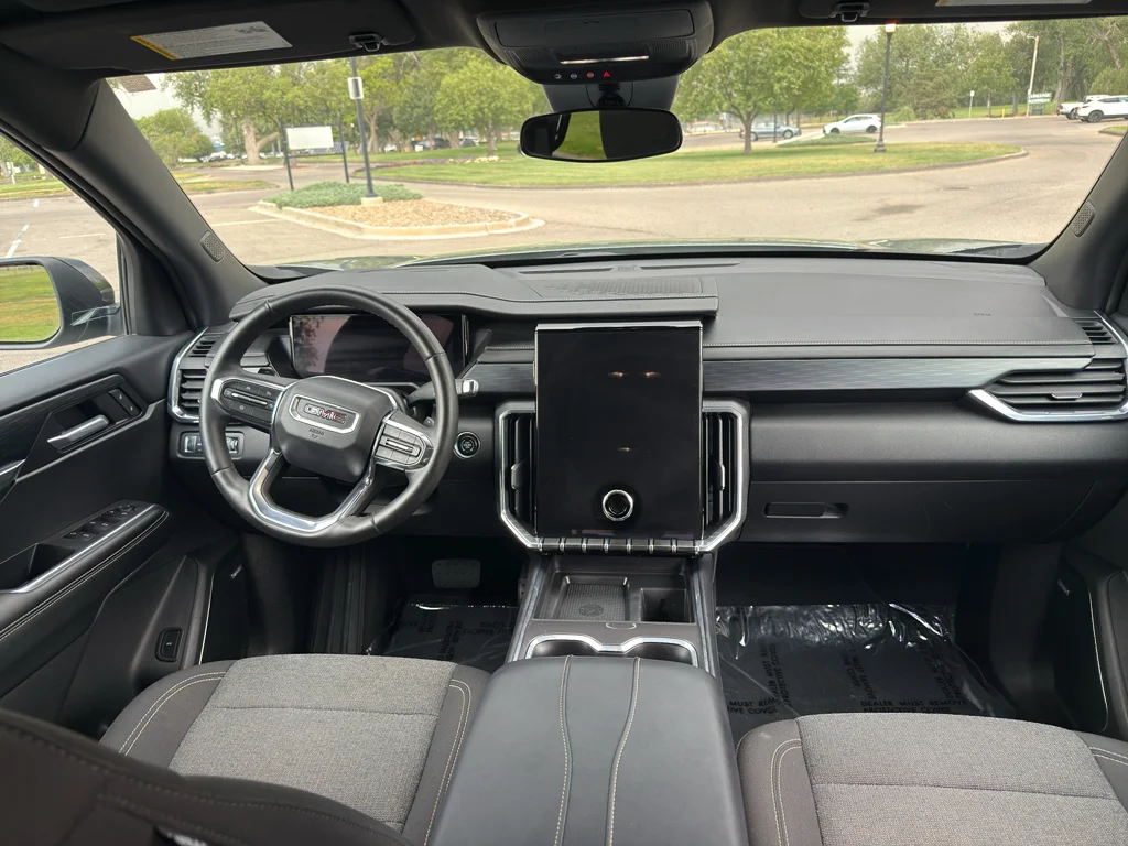 Used 2025 Sterling Metallic GMC AWD Elevation image 14