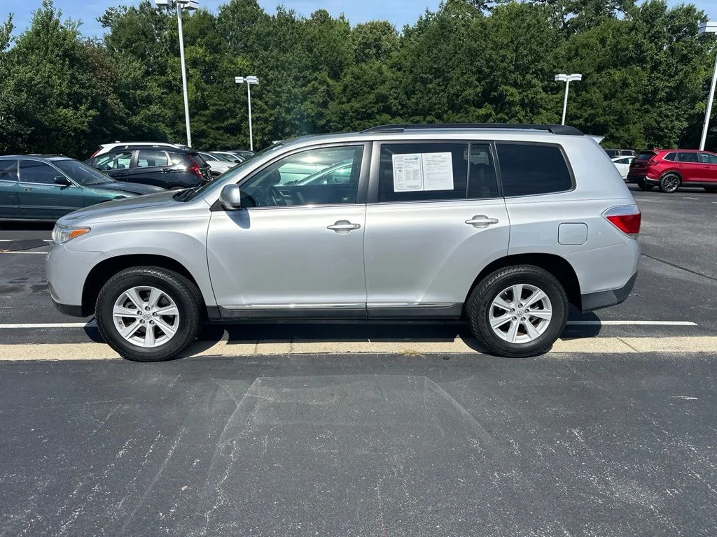 Used 2013 Classic Silver Metallic Toyota SE image 6