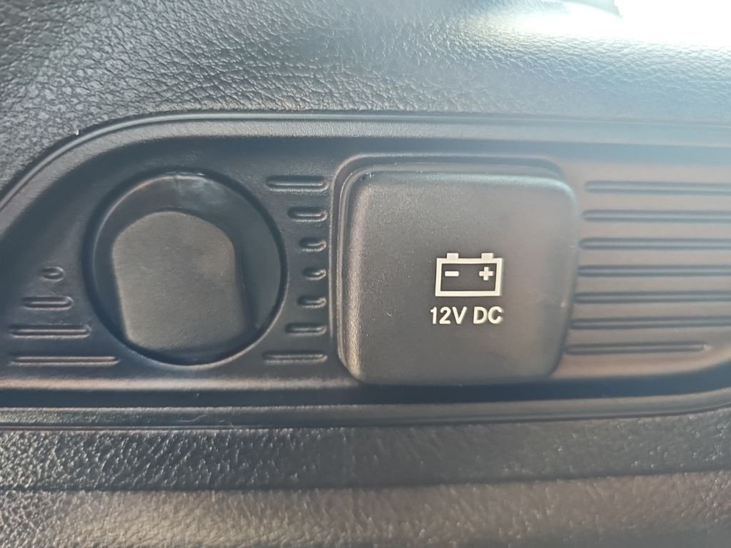 Used 2024 White/off-white Jeep Limited image 34