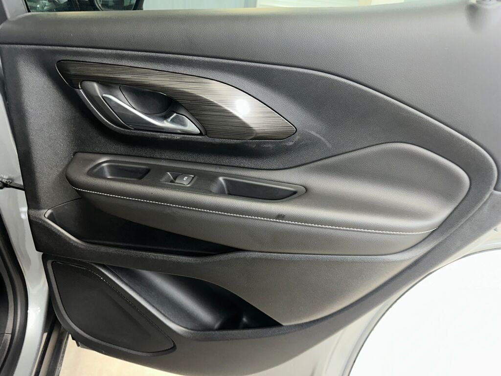 2023 GMC Terrain SLE - Photo 27