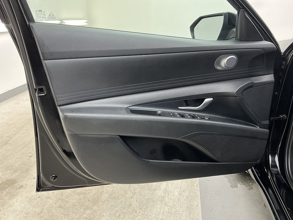 Used 2022 Phantom Black Hyundai SEL image 16