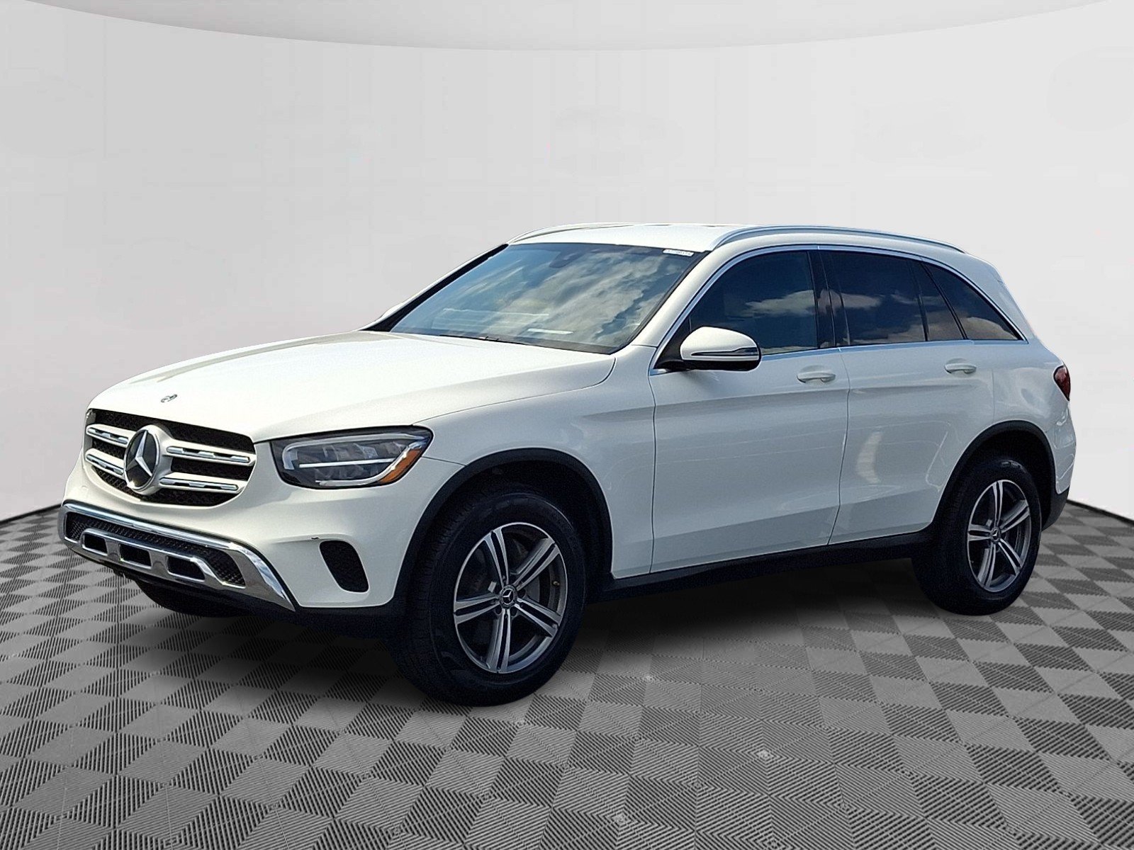 Used 2020 Polar White - 149 Mercedes-Benz 4MATIC® image 3