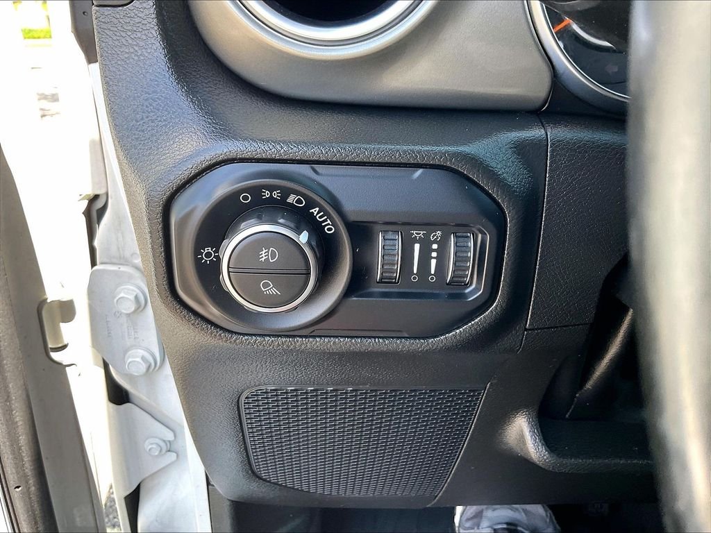 Used 2022 White Jeep Overland image 26