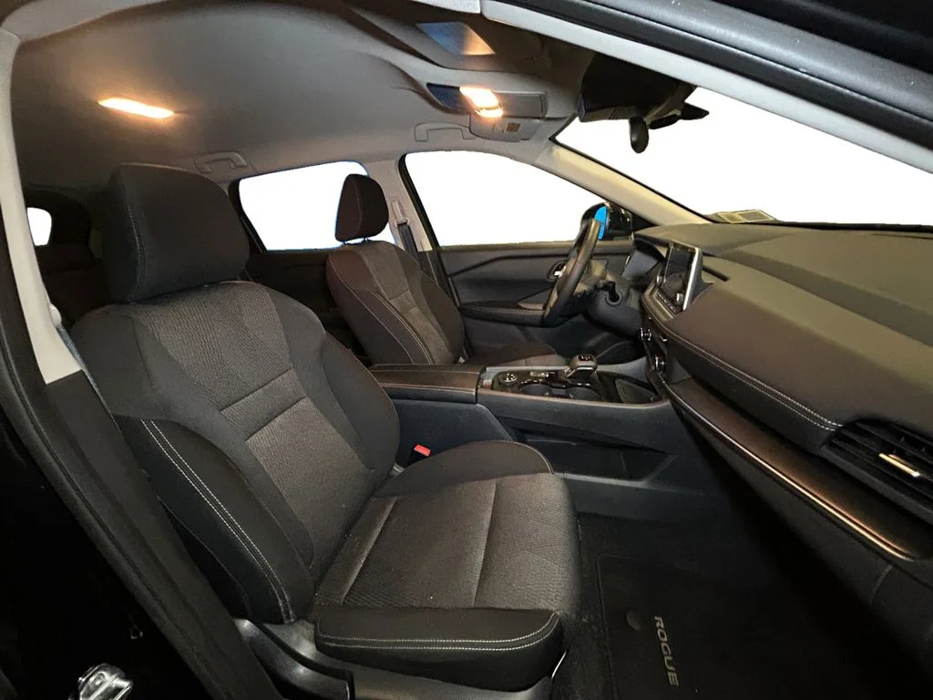 Used 2025 Super Black Nissan SV image 16