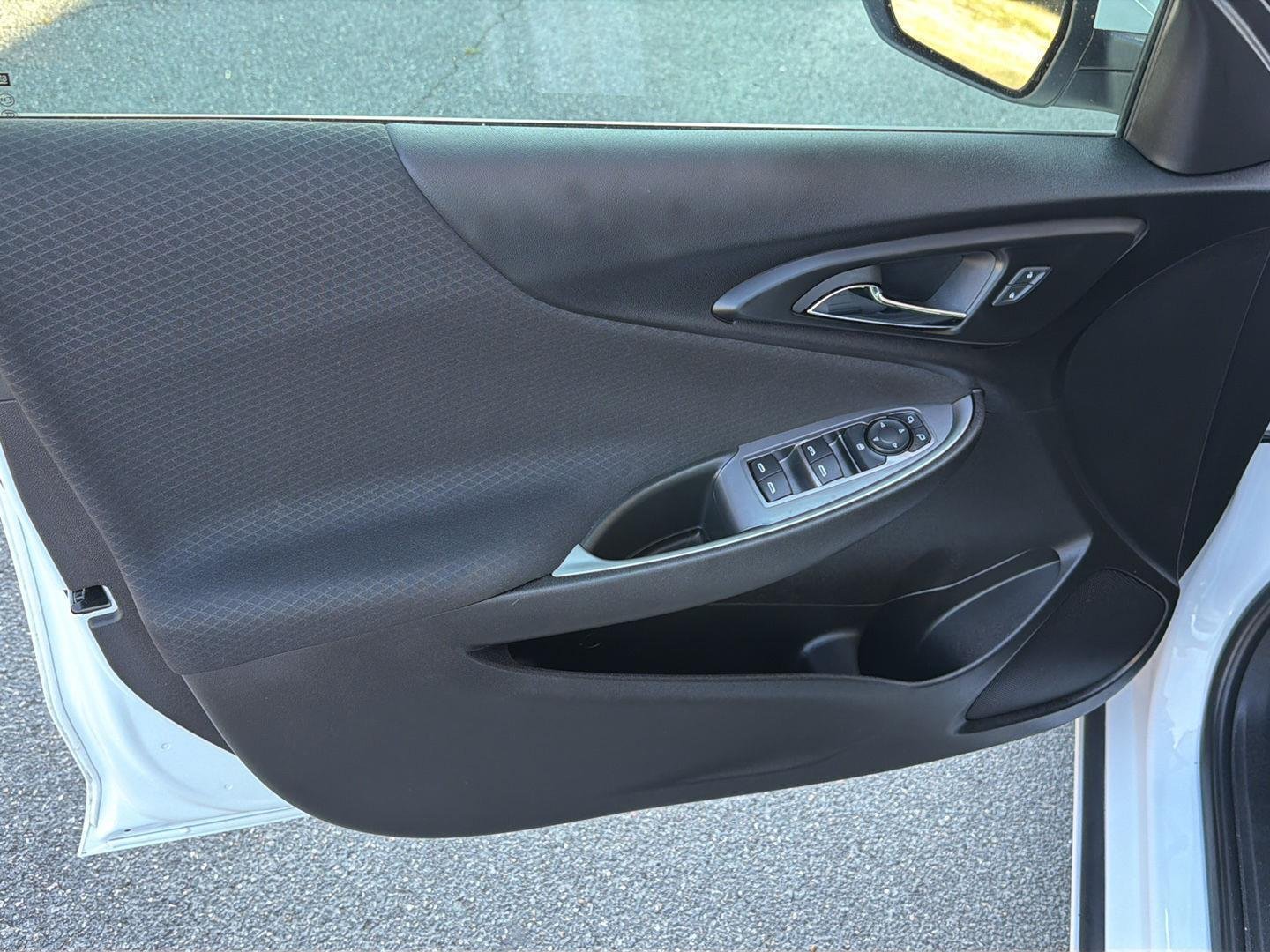 Used 2024 Summit White Chevrolet LT image 16