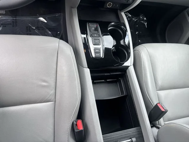 Used 2016  Honda Touring image 23
