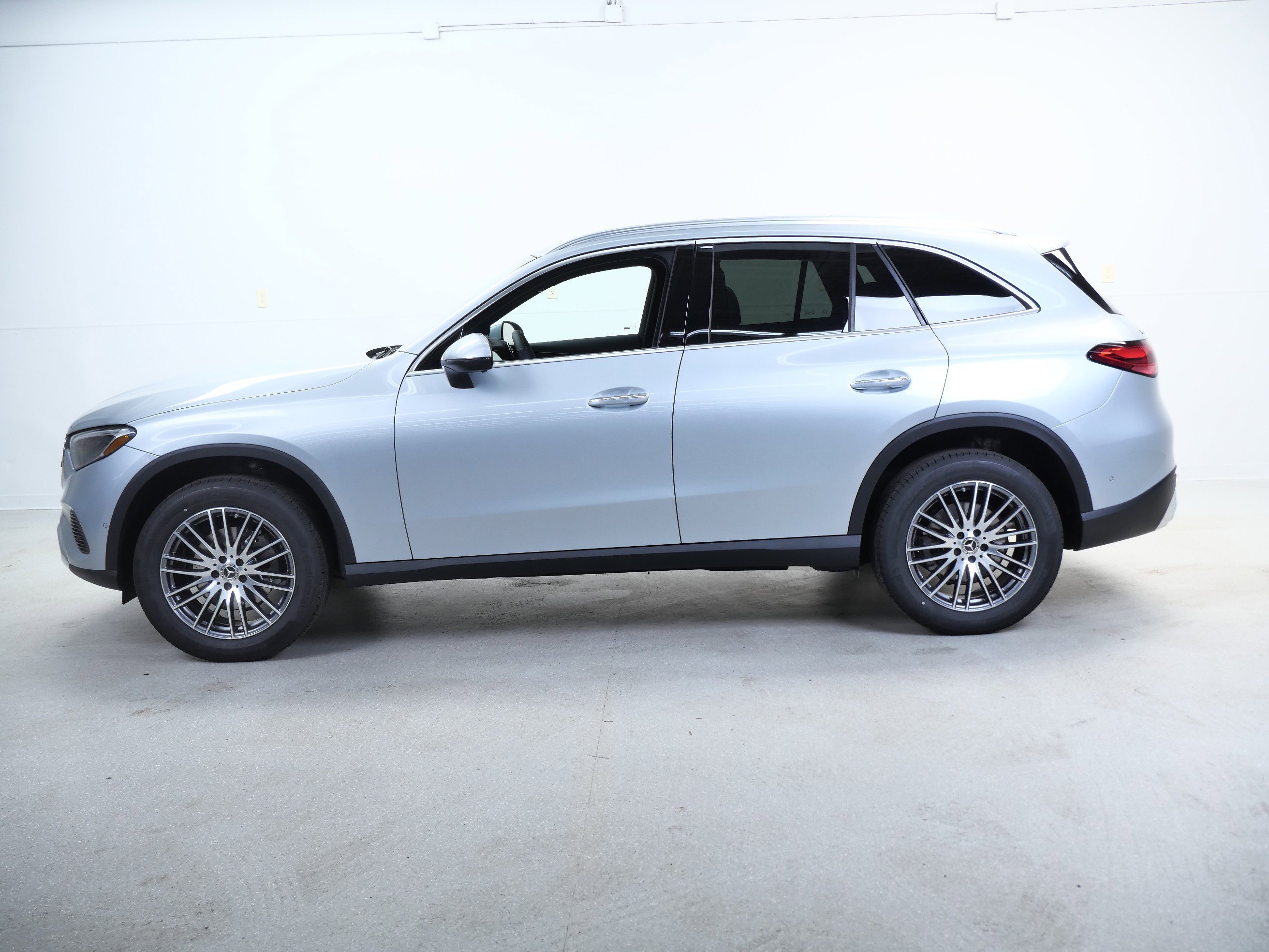 New 2026 Cirrus Silver Metallic Mercedes-Benz GLC 300 image 5