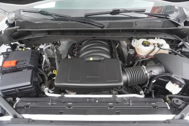 Used 2024 WHITE GMC AT4X image 34