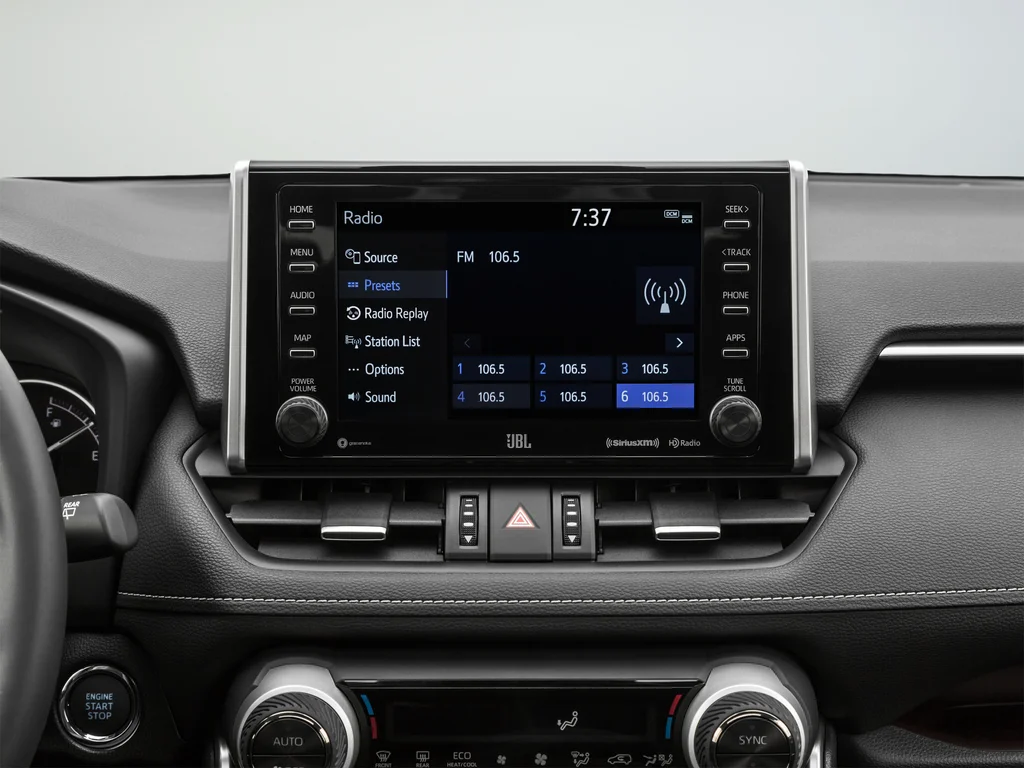 Used 2020 Silver Toyota XLE image 7