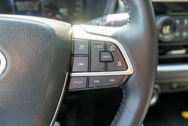 Used 2025 White Toyota  image 33
