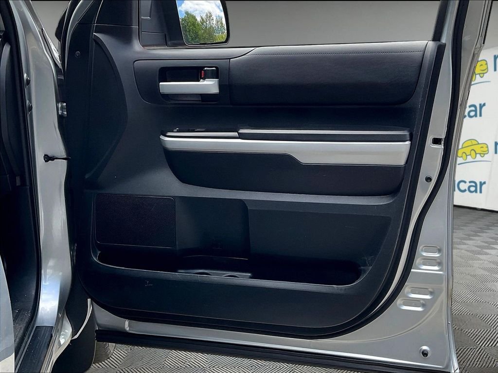 Used 2018 Silver Toyota SR5 image 26