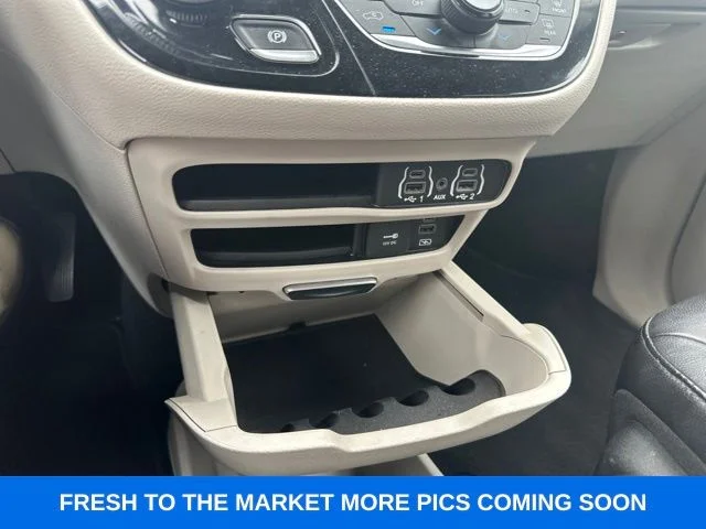 Used 2022 Bright White Clearcoat Chrysler Touring L image 22