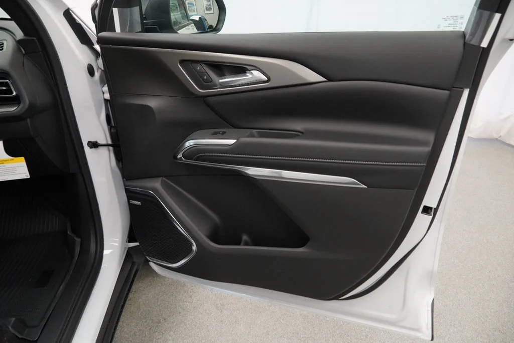 New 2027 Summit White Chevrolet LT image 29