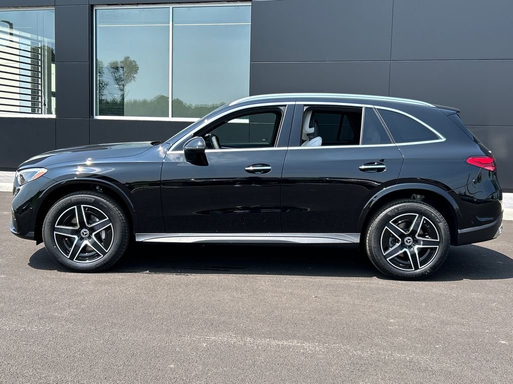 New 2026 Black Mercedes-Benz GLC 300 image 4