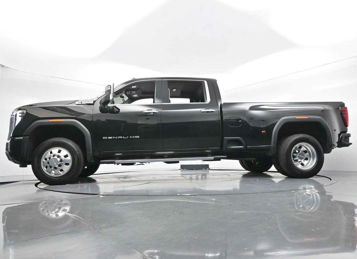 Used 2024 Onyx Black GMC Denali image 45