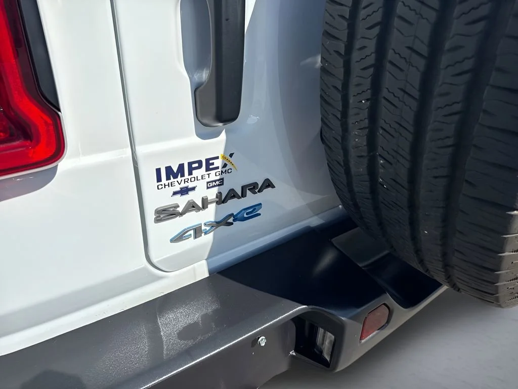 Used 2025 White Jeep Sahara image 35