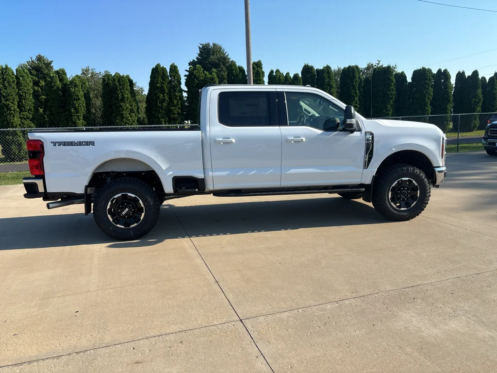 New 2026 Oxford White Ford F-250® XLT image 10