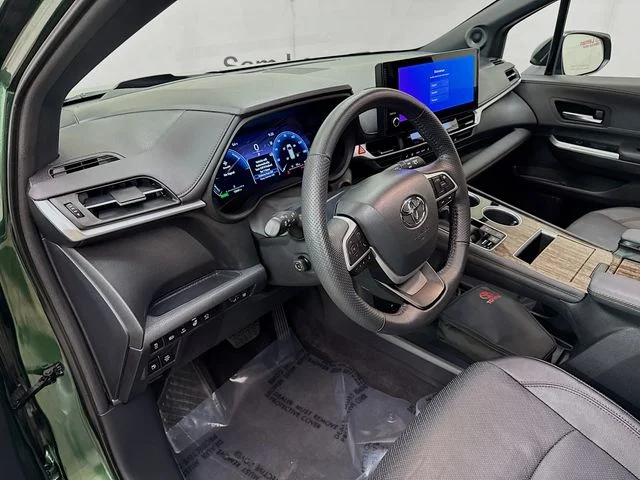 Used 2025  Toyota Platinum image 9