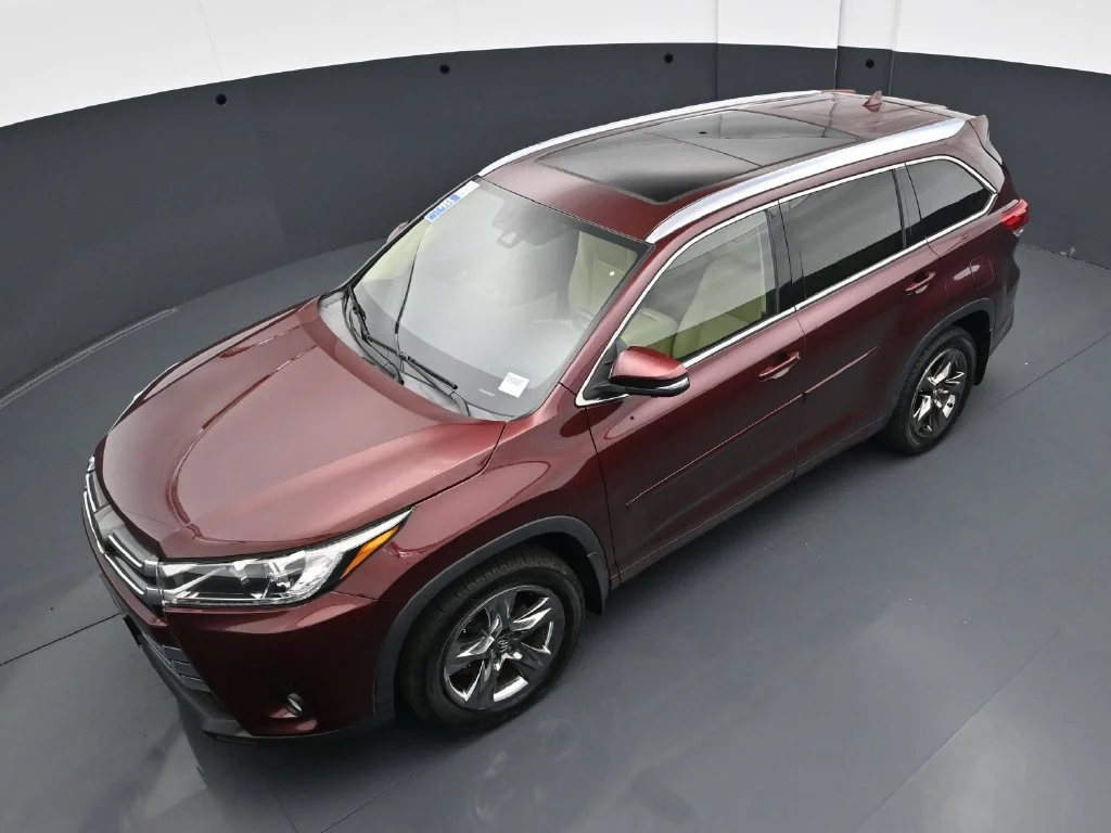 Used 2018 Ooh La La Rouge Mica Toyota Limited Platinum image 37