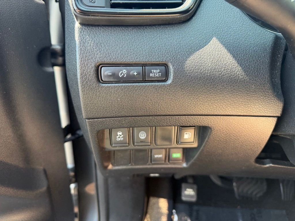 Used 2020 Gray Nissan S image 5