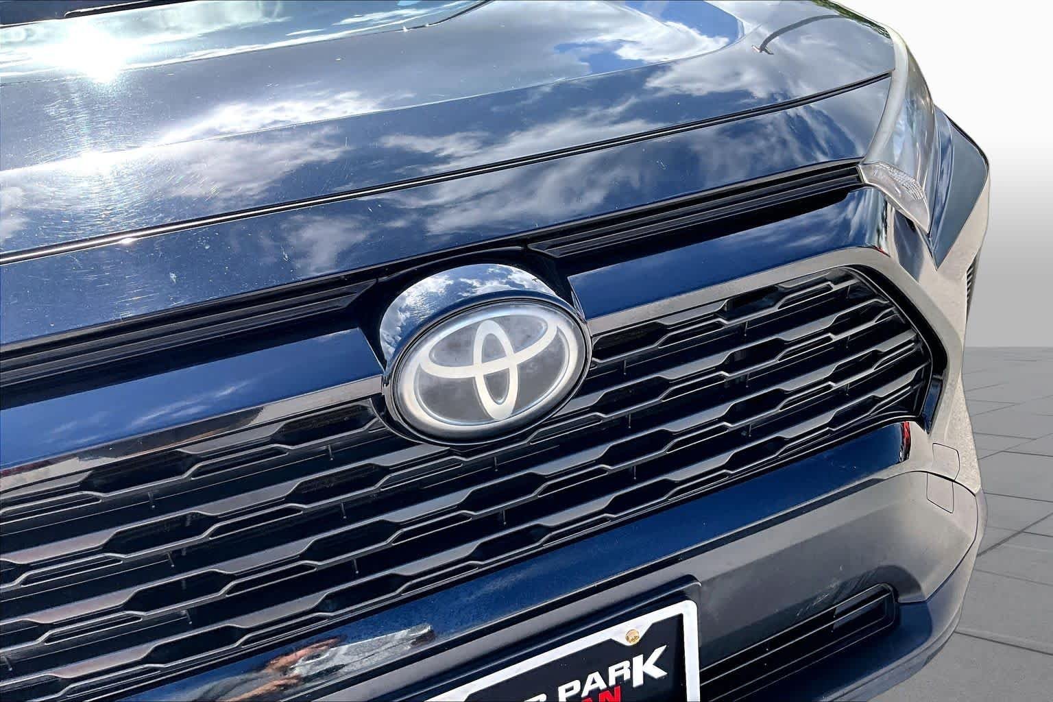 Used 2019 Midnight Black Metallic Toyota LE image 30