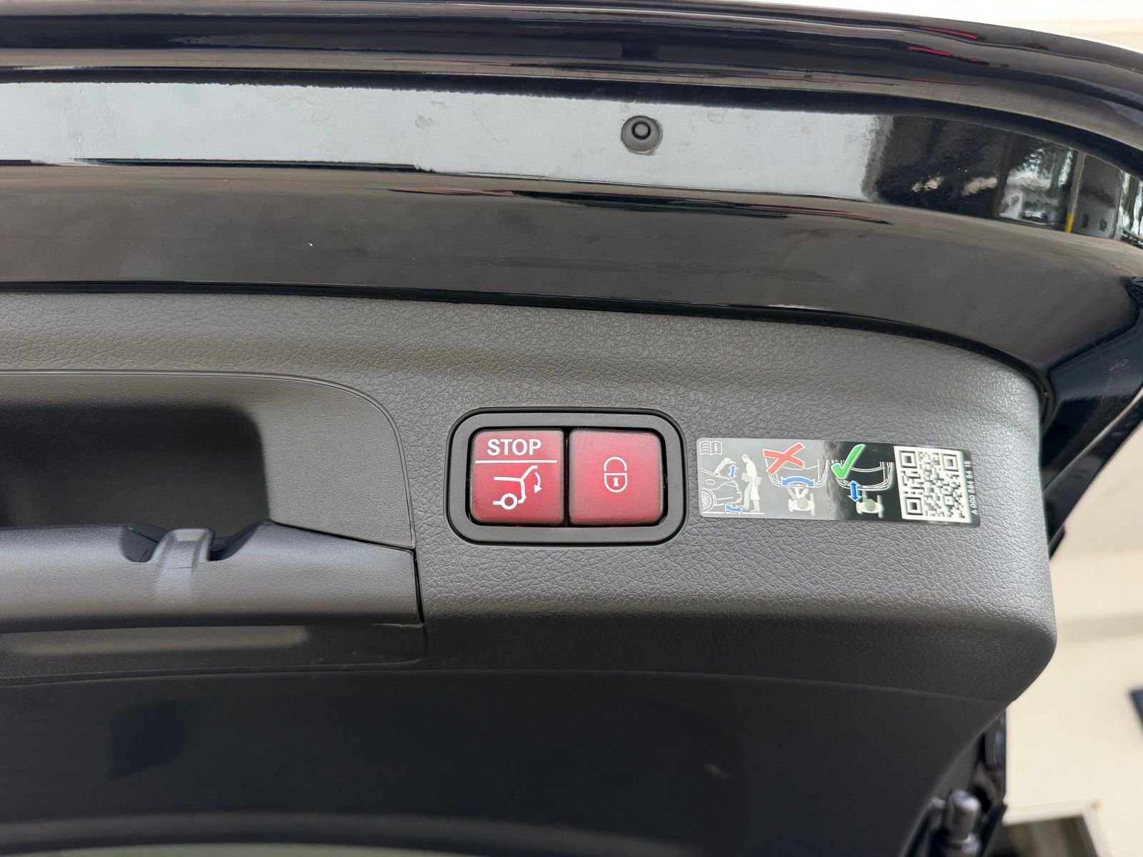 Certified Used 2025 Black Mercedes-Benz GLE 450 image 18