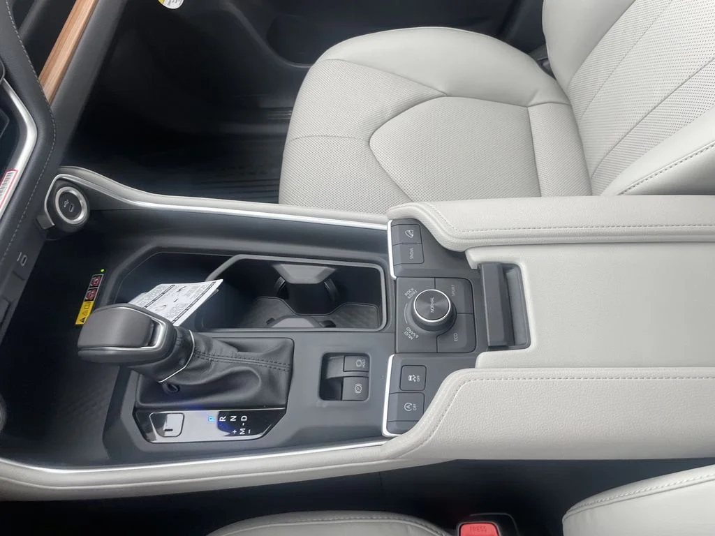 New 2026 Wind Chill Pearl Toyota Platinum image 25