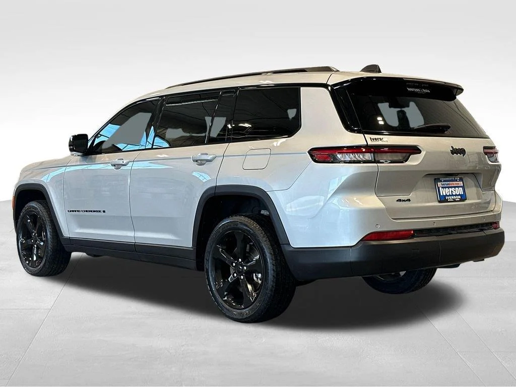 Used 2023 Silver Zynith Jeep Altitude image 5