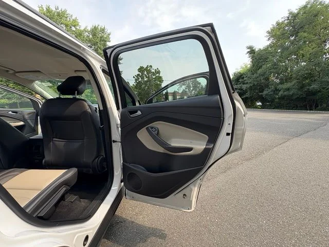 Used 2019 White Platinum Clearcoat Metallic Ford SEL image 23