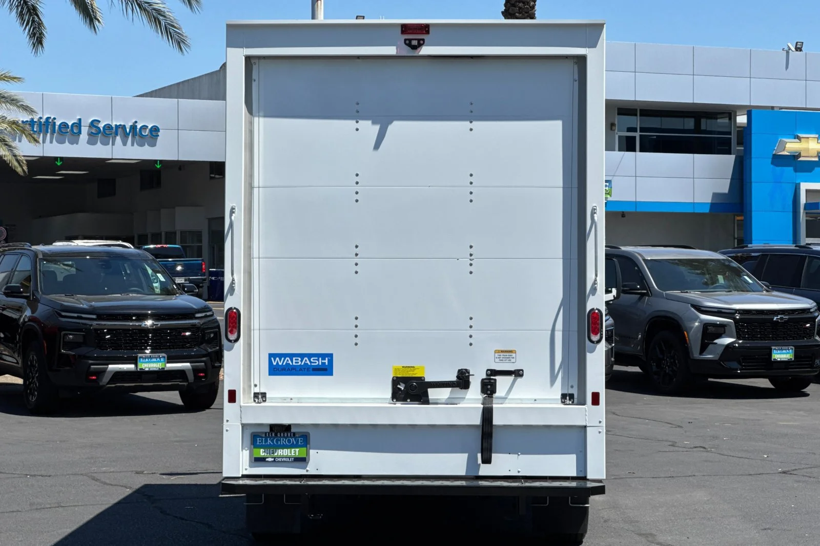 2025 Chevrolet Express Cutaway 3500 1WT view 4
