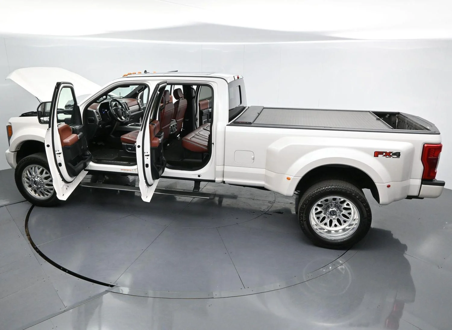 Used 2019 White Platinum Metallic Tri-Coat Ford Platinum image 46