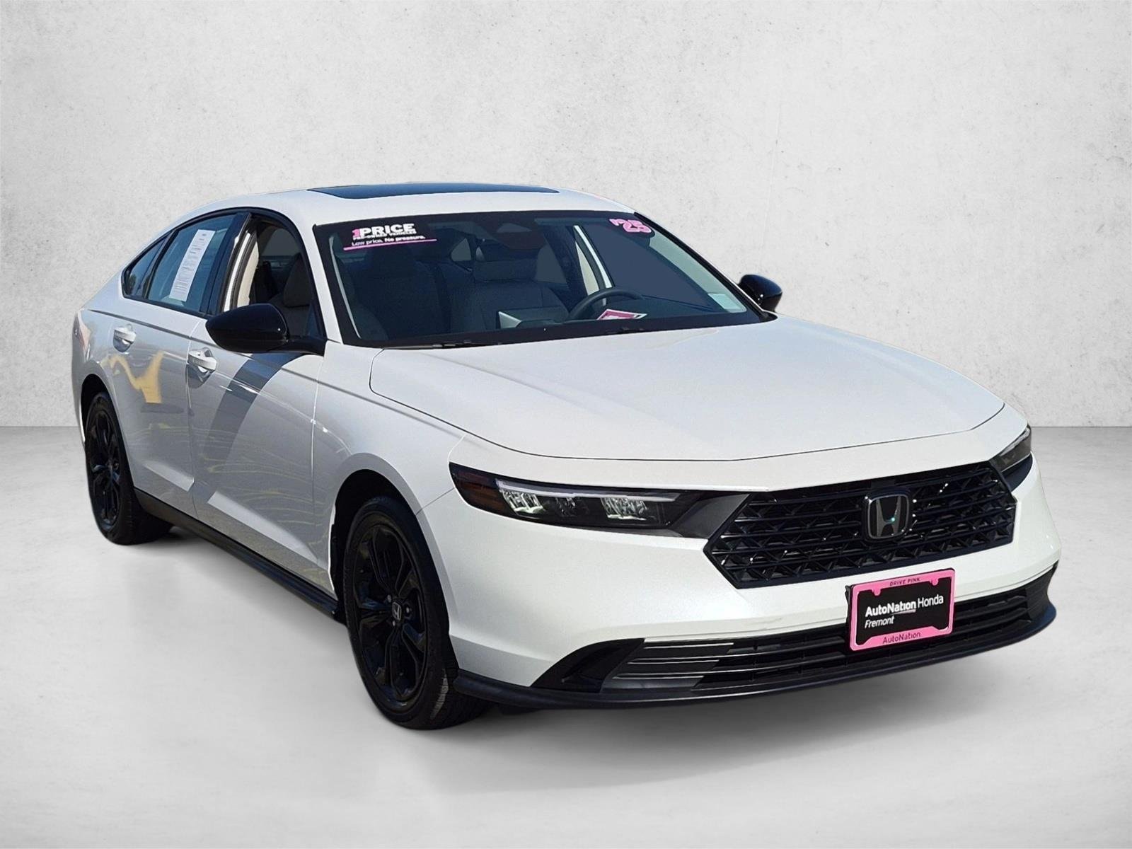 Used 2025 Platinum White Pearl Honda SE image 3