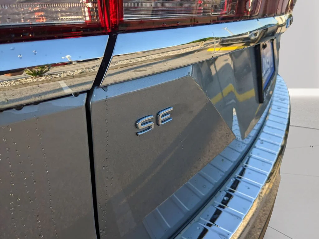 New 2026 Silver Volkswagen 2.0T SE w/Technology image 12