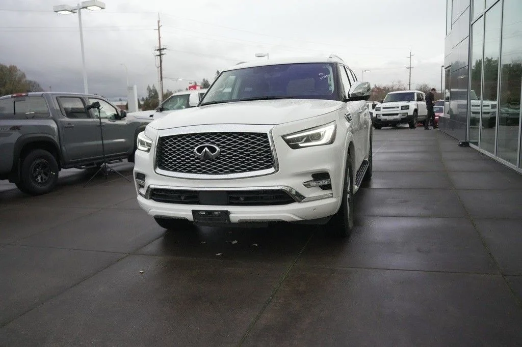 Used 2024 Moonstone White INFINITI LUXE image 8