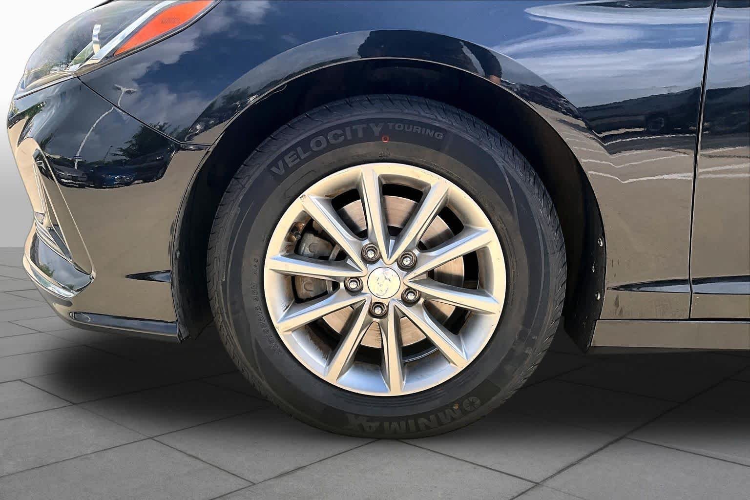 Used 2019 Phantom Black Hyundai SE image 10