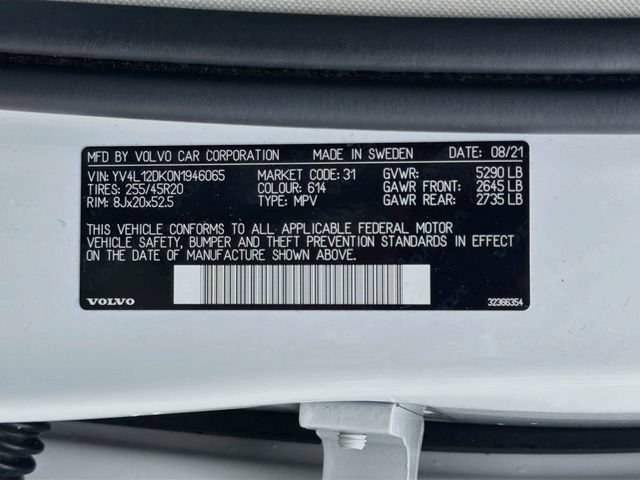 Used 2022 Ice White Volvo Momentum image 43