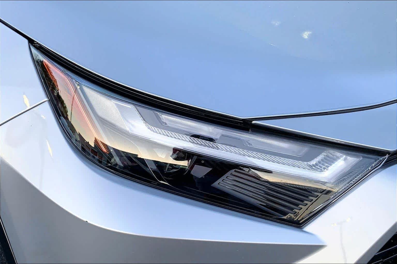 Used 2025 Silver Sky Metallic/Midnight Black Metallic Toyota Hybrid XSE image 27