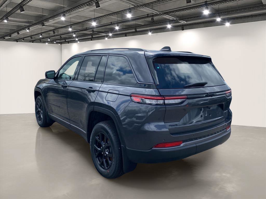 New 2026 Baltic Gray Metallic Clear-Coat Exterior Paint Jeep Altitude image 3